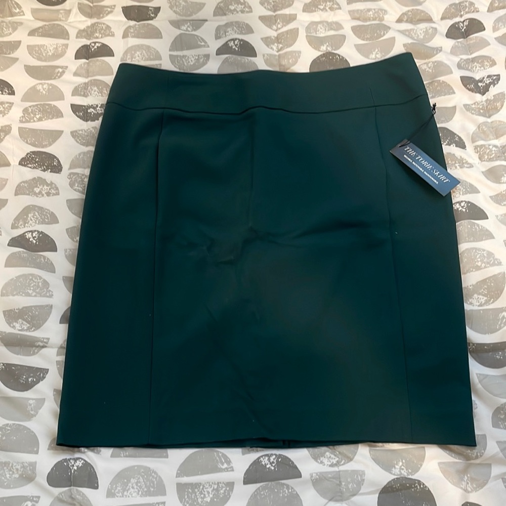 NWT- Apt 9 Torie Skirt Forest Green